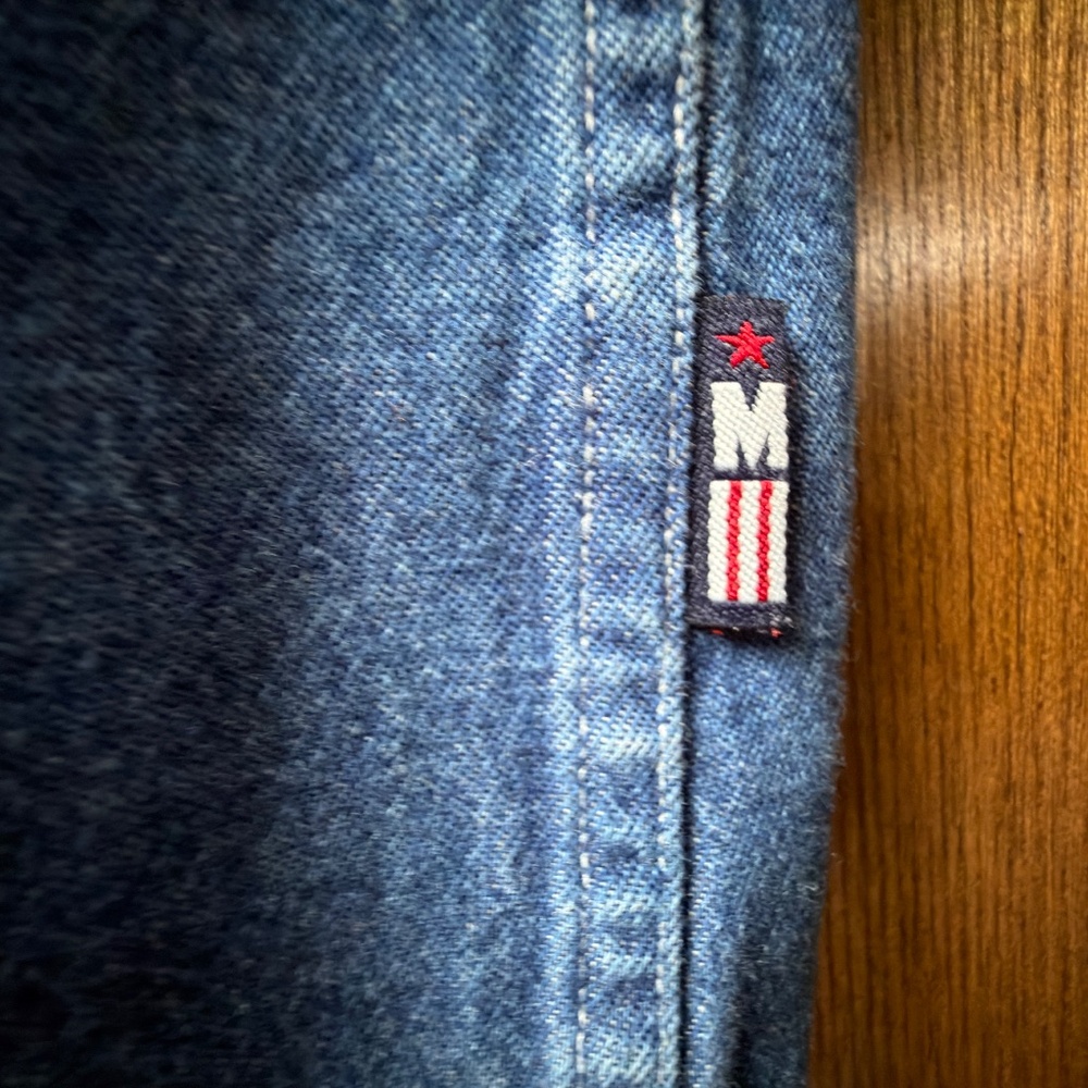 $75 Disney vintage denim camp shirt size L - Picture 2 of 11